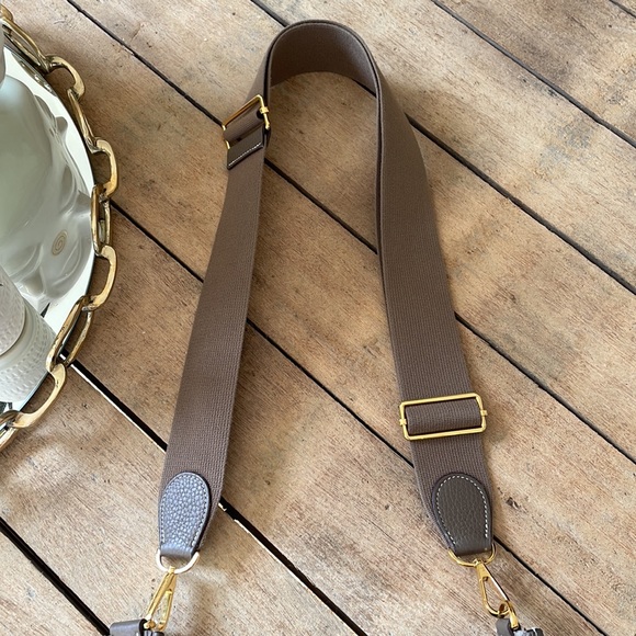 Hermes Evelyn’s Poche III 29 Clemence Etoupe Crossbody Bag with gold hardware - Picture 3 of 13